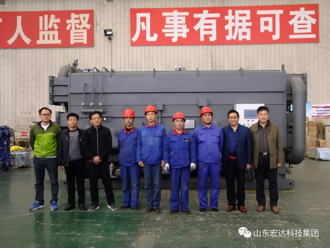 胜游网页版登录入口-胜游（中国）
张总与新产品研制小组合影
