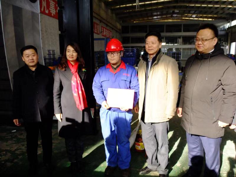 济南市总工会常务副主席傅金峰到胜游网页版登录入口-胜游(中国)
集团走访慰问 济南市总工会常务副主席傅金峰到胜游网页版登录入口-胜游(中国)
集团走访慰问