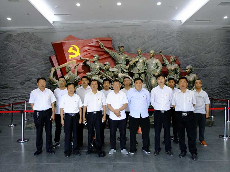 让党旗高高飘扬---胜游网页版登录入口-胜游（中国）
集团党员参观大峰山红色教育基地活动
