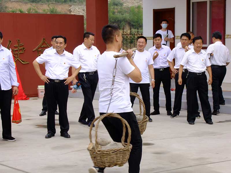 让党旗高高飘扬---胜游网页版登录入口-胜游（中国）
集团党员参观大峰山红色教育基地活动