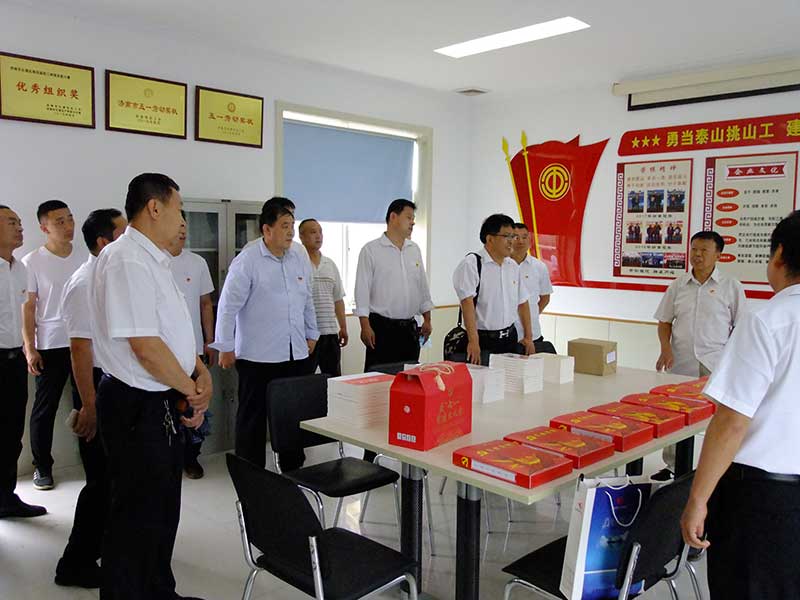 让党旗高高飘扬---胜游网页版登录入口-胜游（中国）
集团党员参观大峰山红色教育基地活动