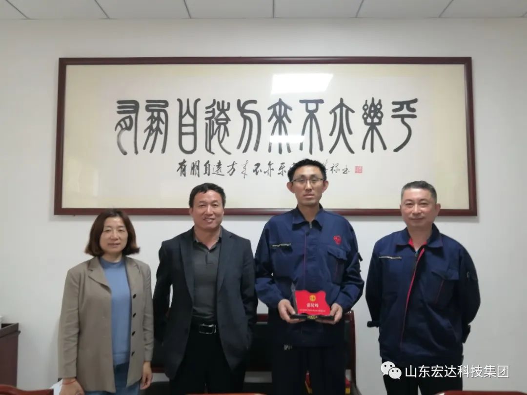 区总工会领导到胜游网页版登录入口-胜游（中国）
集团授牌
