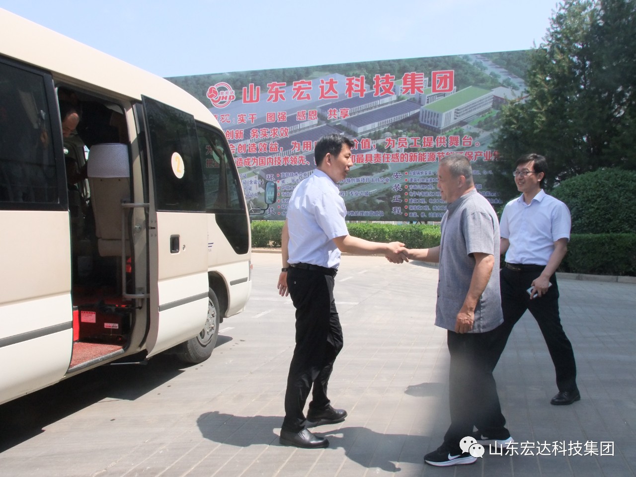【集团简讯】长清区委副书记、区长王士强一行到胜游网页版登录入口-胜游（中国）
集团调研